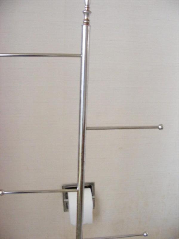 lot 52 image: Towel Rack for in the Bathroom...