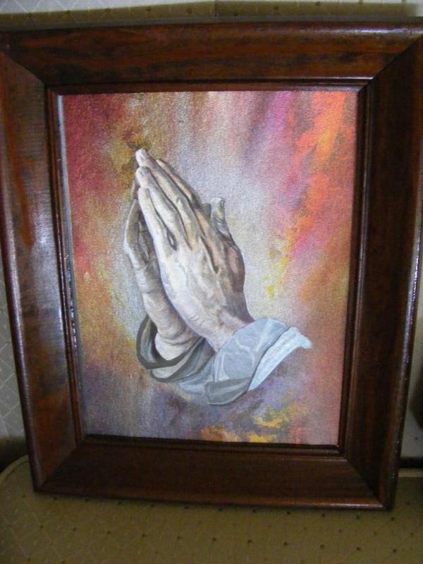 lot 54 image: Praying Hands Picture, approx 8.5...
