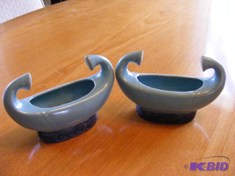 lot 55 image: 3 Rosemeade Pottery Pieces, blue pl...