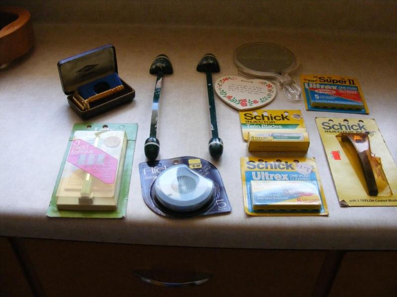 lot 78 image: Lot of Misc Items, Vintage Razors a...