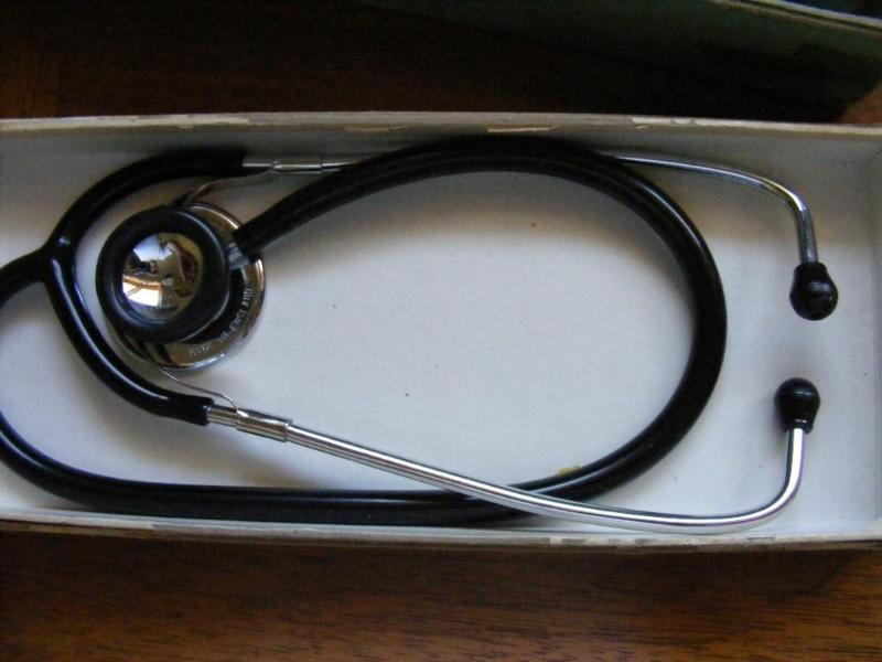 lot 79 image: Stethoscope and Blood Pressure Set ...