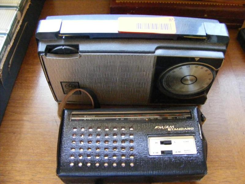 lot 85 image: Vintage FMAM Radio and GE Transist...