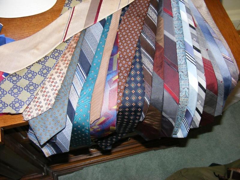 lot 86 image: Lot of Ties, hats, scarves and hand...