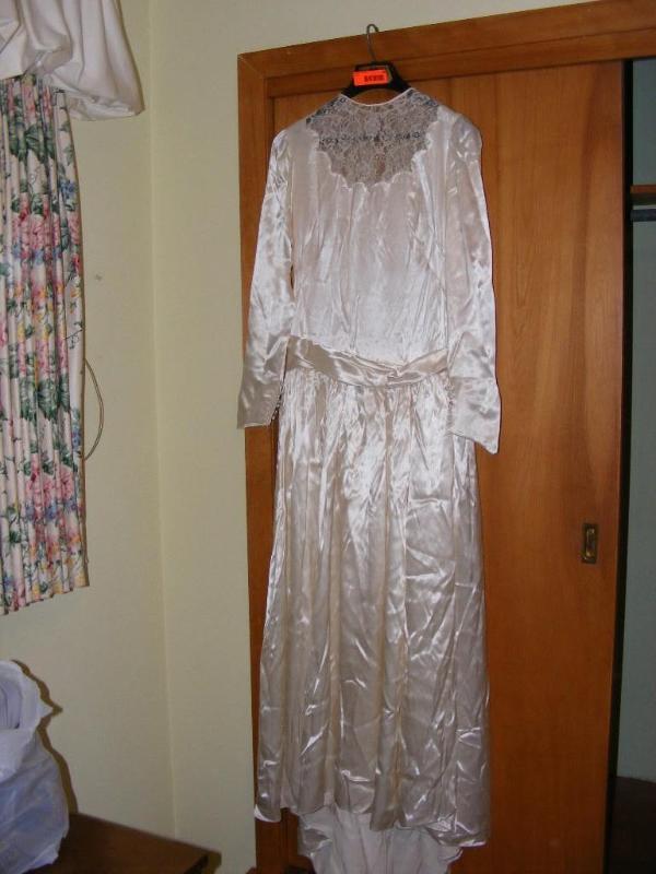lot 98 image: Vintage Wedding Dress...