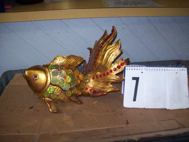 Goldfish Accent Piece, opens For St...