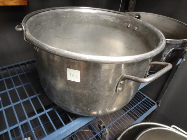 15&quot aluminum pot with handle...
