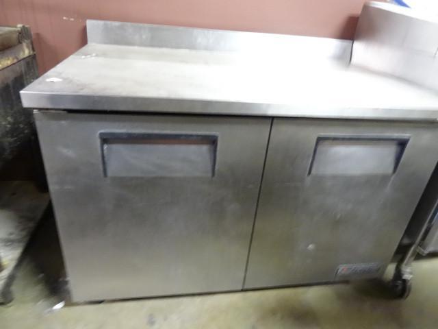 True refrigerated prep table on whe...