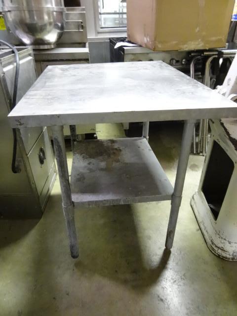 Stainless Table. Missing on Leveler...