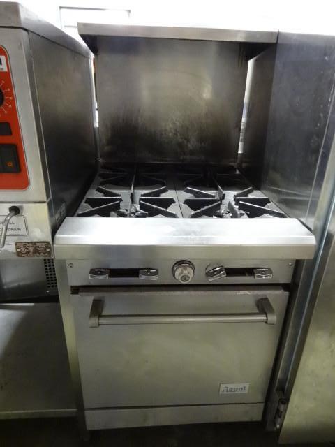 Royal 4 Burner Range and Oven. Natu...