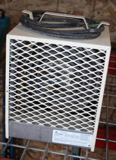lot 14 image: Electric heater 240 volts 4800 watt...