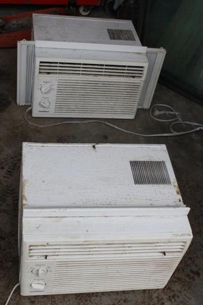 lot 19 image: Goldstar Window ac units - 2 units...