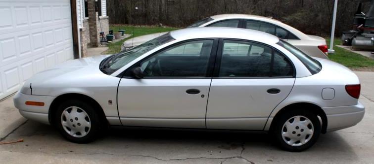 lot 2 image: 2002 Saturn SL1 VIN# 1G8ZH528027187...
