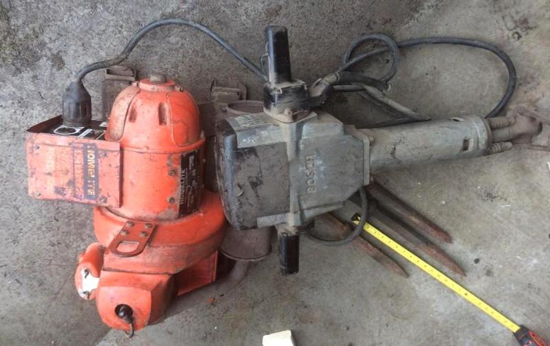 lot 23 image: Bosch Electric jackhammer with Home...