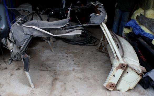 lot 28 image: Convertible top for Ford Mustang 19...