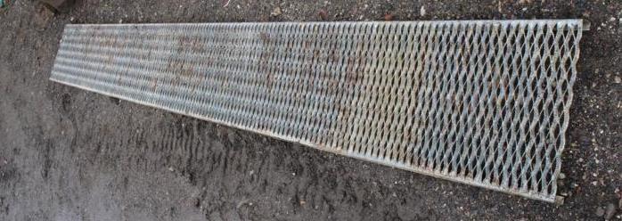 lot 32 image: Perforated cat walk, 19" wide ...