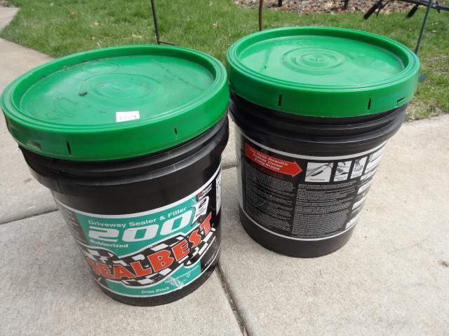 lot 104 image: Driveway sealer nd filler. 200. Rub...