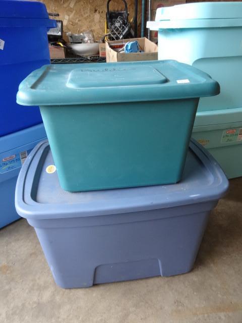 lot 108 image: 21 gal and 10 gal tote...