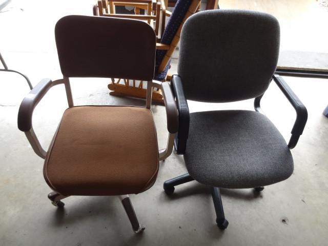 lot 109 image: Office chair on wheels. Qty 2...
