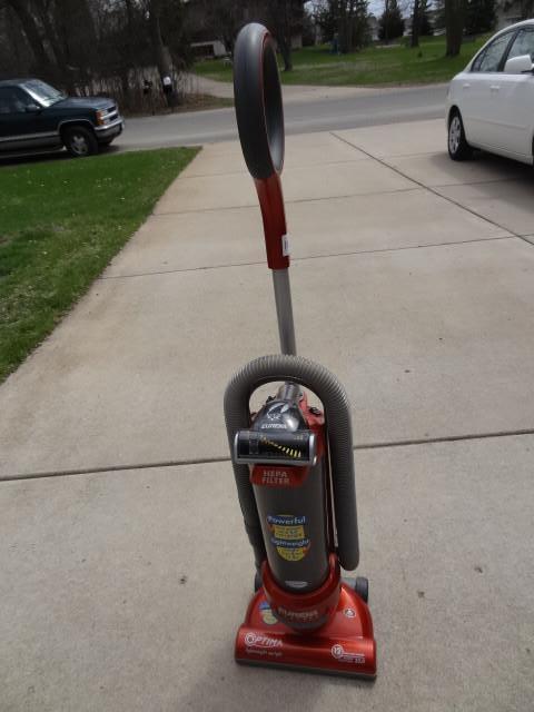 lot 110 image: Eureka optima light weight upright ...