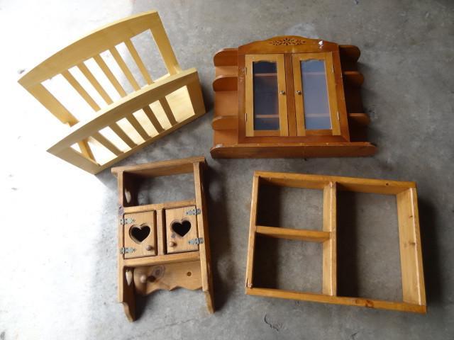 lot 111 image: Wood magazine rack. 3 wood decorati...