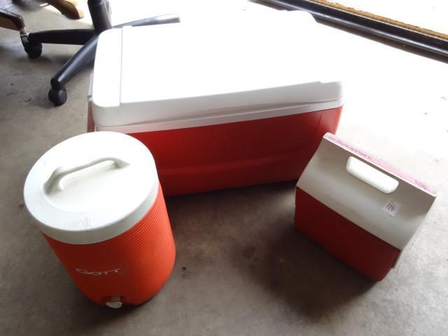 lot 116 image: Igloo cooler. Igloo lunch cooler...