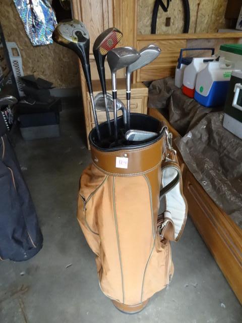 lot 128 image: Golf bag with 1 wedge, 2 putters, a...