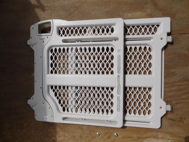 lot 148 image: Safety first baby gate...