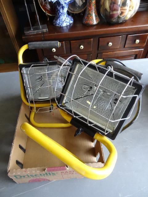 lot 168 image: 2 halogen work lights. Works...