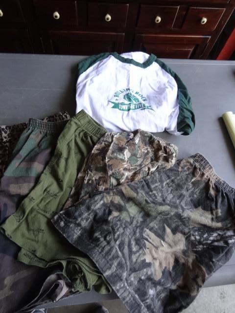 lot 182 image: Hunting shorts. XL and Large. Rolli...