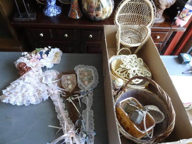 lot 187 image: Lot of hand crafted items and vario...