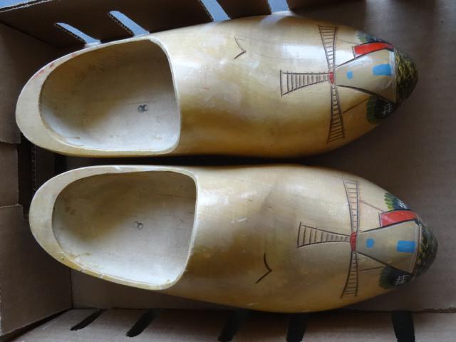 lot 188 image: Size 8 wooden shoes...
