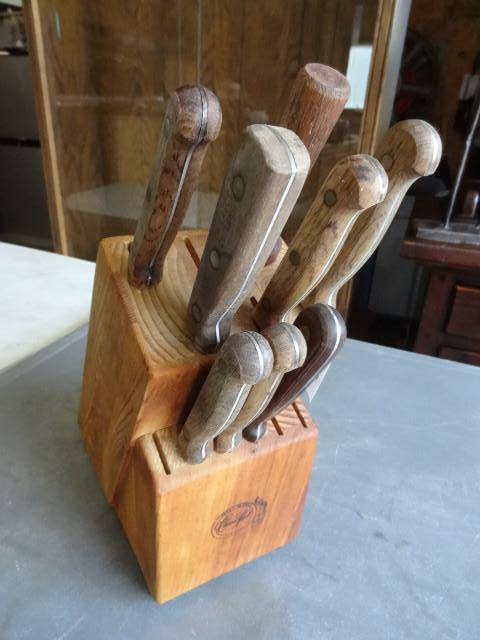 lot 191 image: Carvel hall butcher block knife ste...