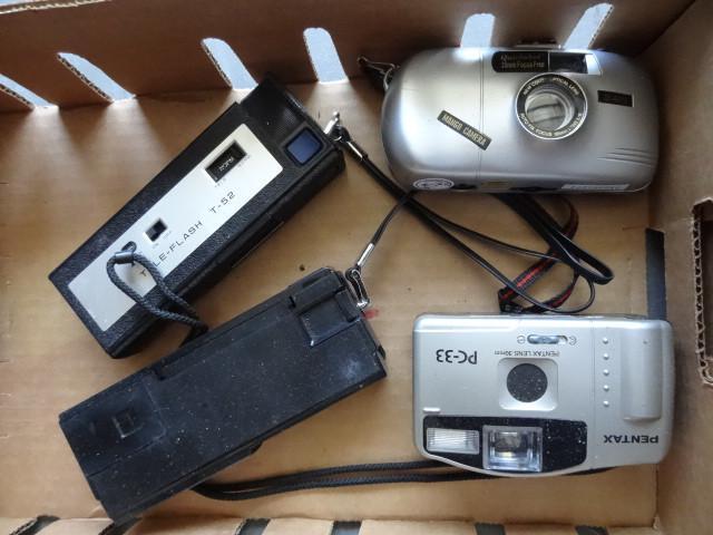 lot 194 image: 2 - 35mm cameras...