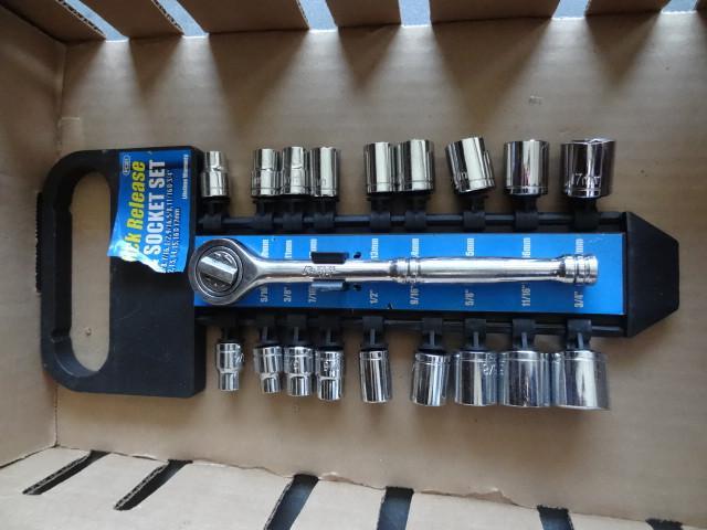 lot 209 image: Quick release ratchet set. Metric a...