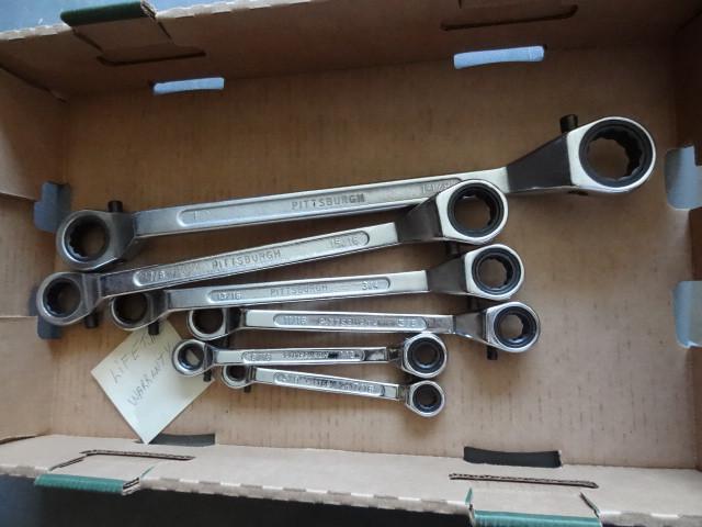 lot 215 image: 6 ratcheting wrenches. Standard....