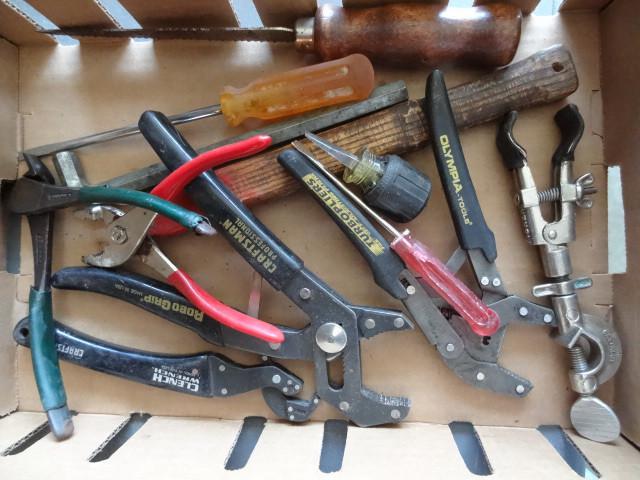lot 219 image: Misc pliers and tools...