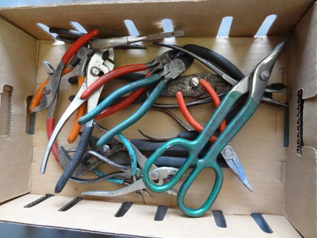 lot 221 image: Tin snips. Misc pliers...
