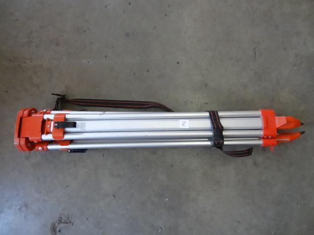 lot 232 image: CS Berger laser tripod...