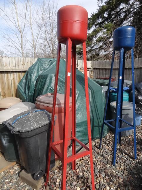 lot 24 image: 8 Tall ornamental water tower. Hoo...