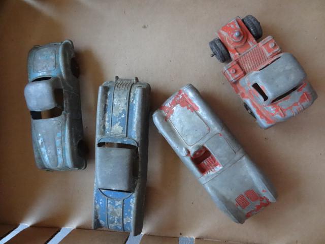lot 251 image: Vintage metal cars. Tootsie toys...