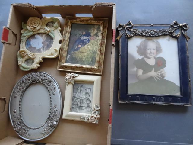 lot 253 image: 5 misc picture frames...