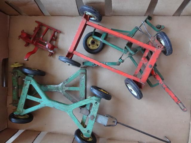 lot 265 image: Vintage metal farm toys for parts...