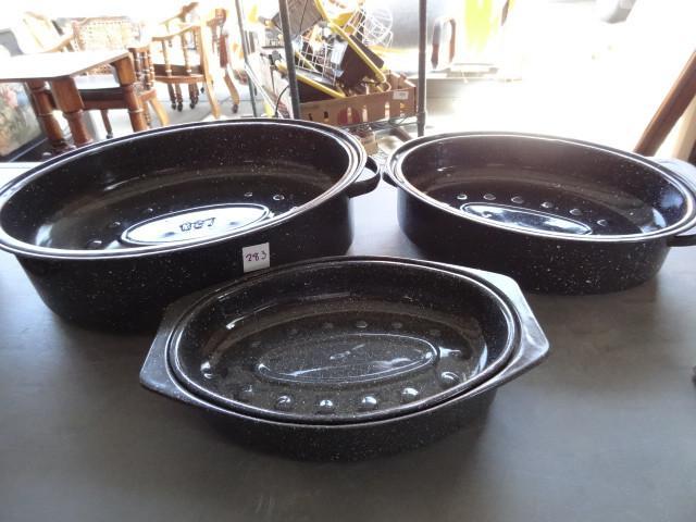 lot 283 image: 3 roasters with lids...