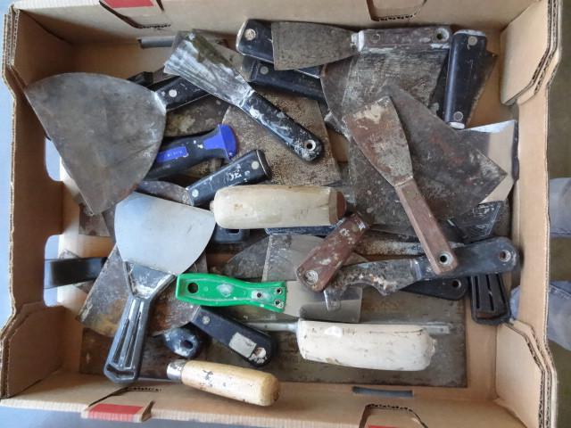 lot 291 image: Misc putty knives and hand trowels....