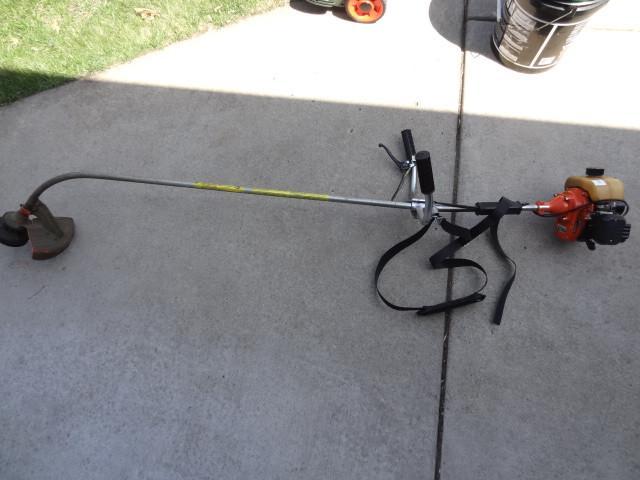 lot 292 image: Stihl FS61 weed whip. Runs...