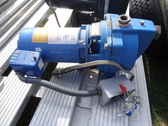 lot 32 image: Gould jet pump. J5S 12 HP. 115230...