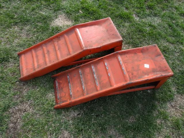 lot 35 image: 2 metal car ramps...
