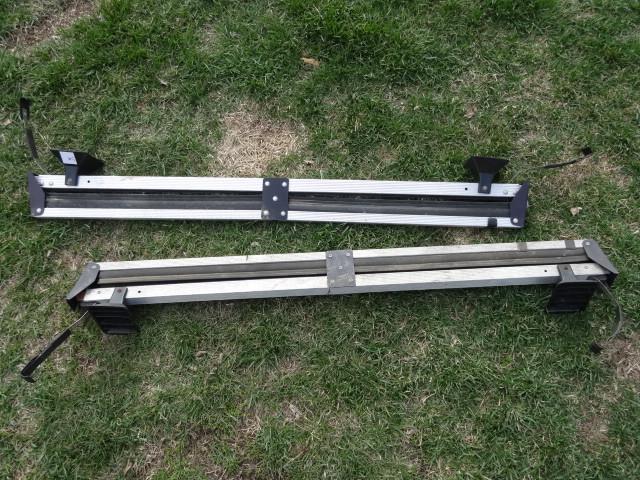 lot 39 image: Roof mount ski rack...