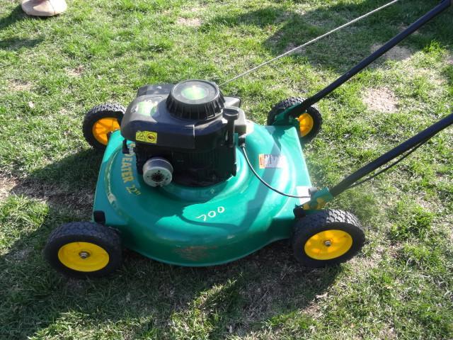 lot 5 image: Weed eater 4.5 HP lawn mower. 22&qu...