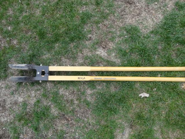lot 53 image: Clam shell post hole digger...